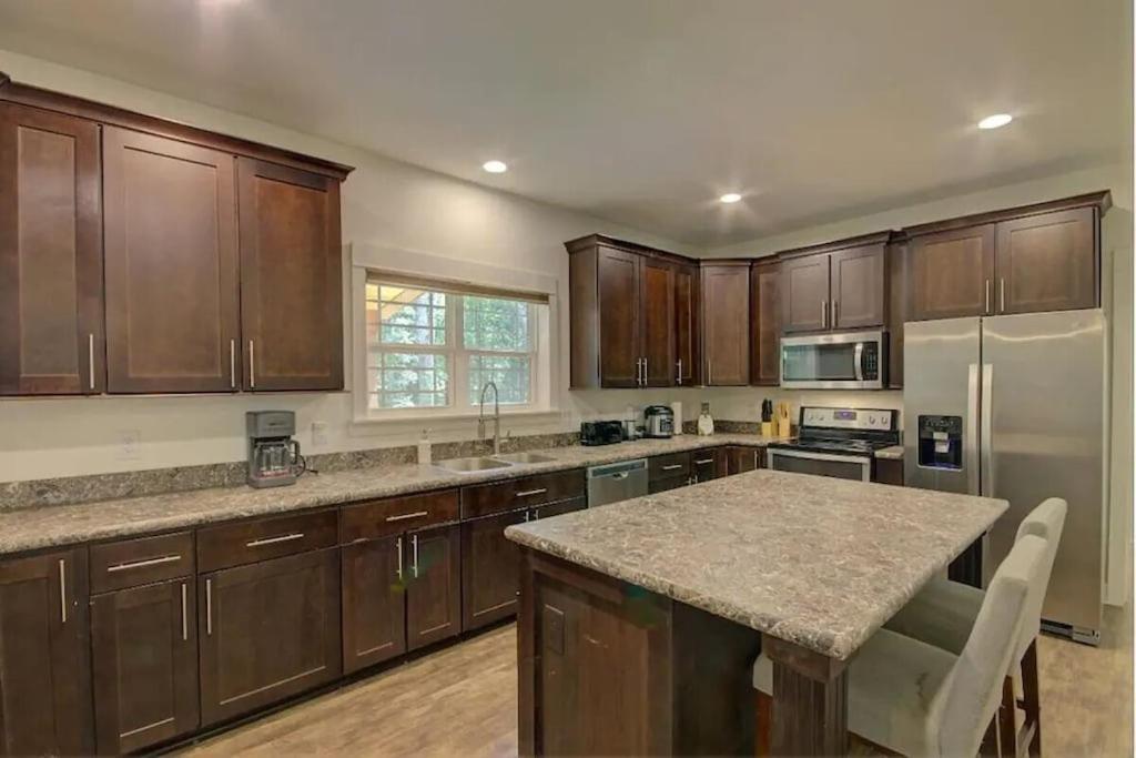 Lazy Bear-Hottub, Pet Friendly, Private Home Just 15 Minutes To Asheville.. Fairview Esterno foto