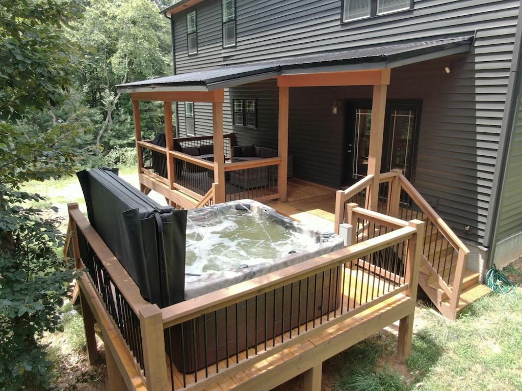Lazy Bear-Hottub, Pet Friendly, Private Home Just 15 Minutes To Asheville.. Fairview Esterno foto