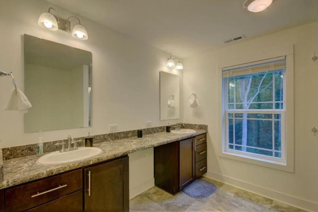 Lazy Bear-Hottub, Pet Friendly, Private Home Just 15 Minutes To Asheville.. Fairview Esterno foto